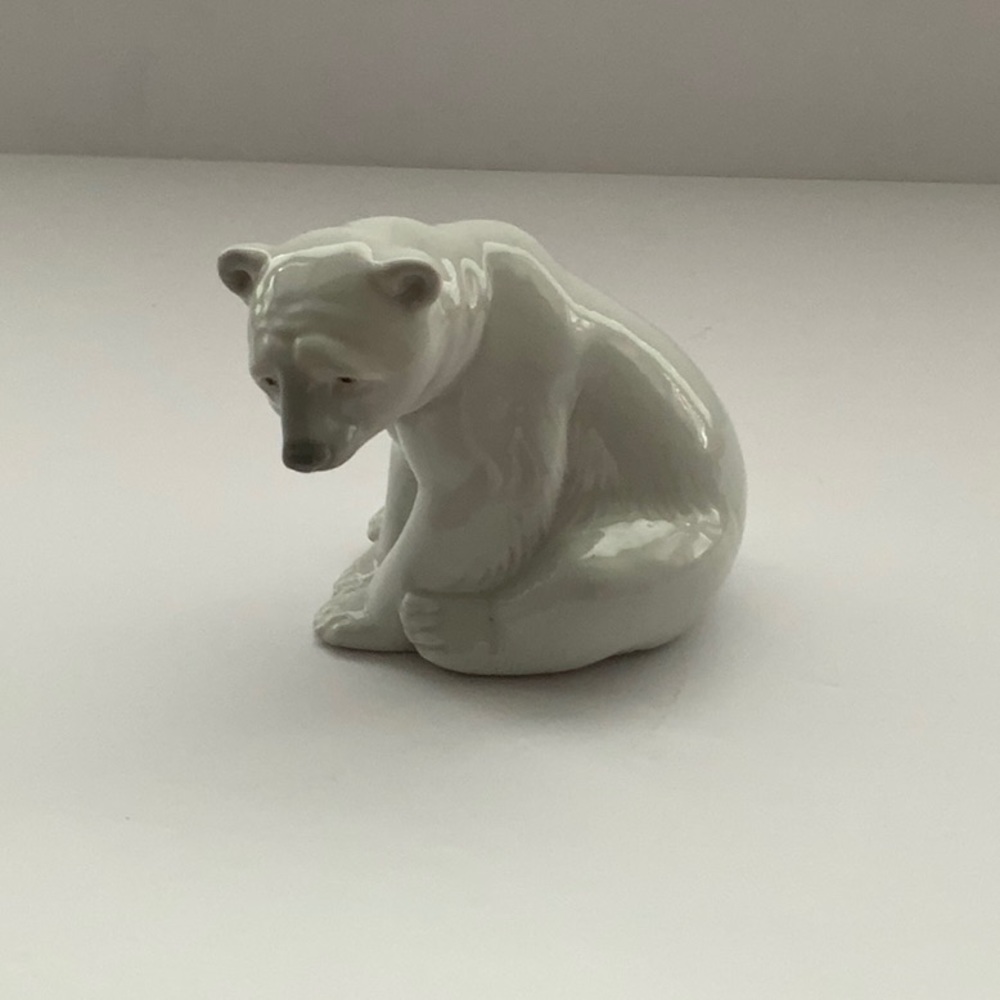 Lladro Figurine Seated Polar Bear